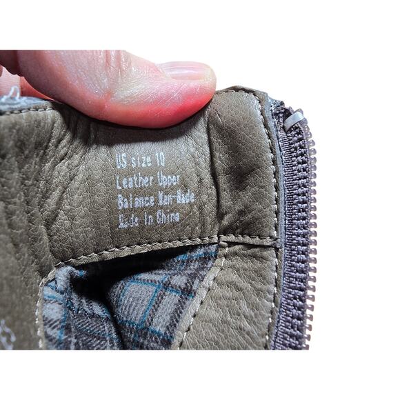 Very Volatile Womens Sz 10 Whitby Ankle Boots Gray Demi Wedge Zip Suede Leather - Picture 9 of 9